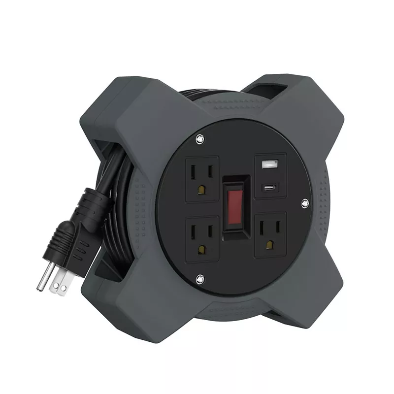 3 výstupy USB cievka s plastovým káblom 20 stôp